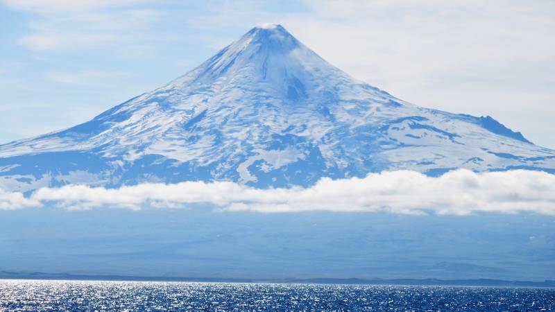 Alaska Volcano's Ash Cloud Triggers Aviation Alerts