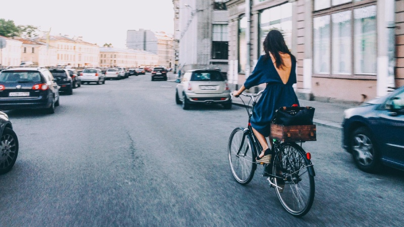 The Health and Environmental Benefits of Cycling to Work