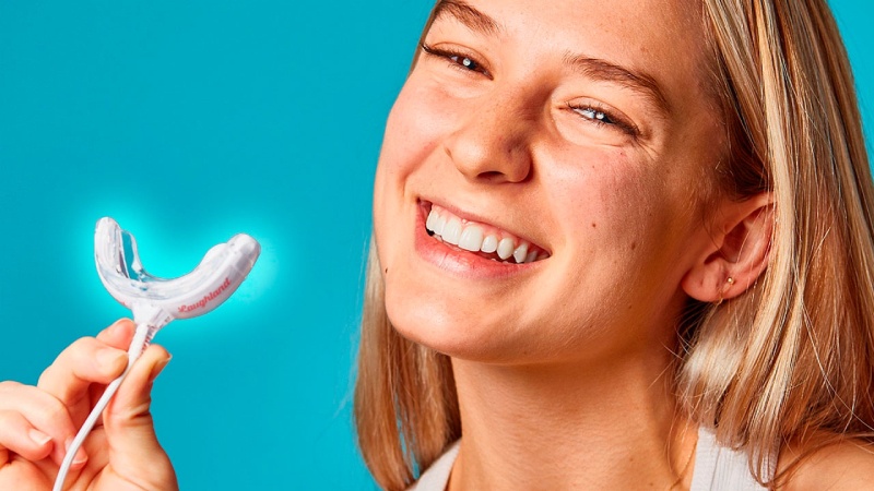 Laughland Review: The Dentist-Designed Kit for a Whiter Smile Without Sensitivity