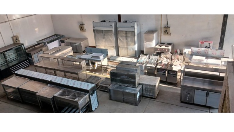 A Complete Guide to Industrial Kitchen Equipment for Large Facilities